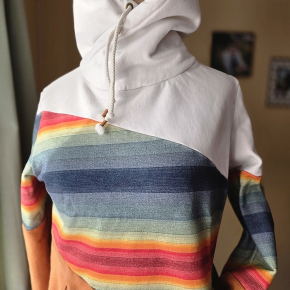 Ampersand Avenue "All Eyes On Hue" Women's Hoodie - Size Small Multi- Colored - Picture 4 of 13